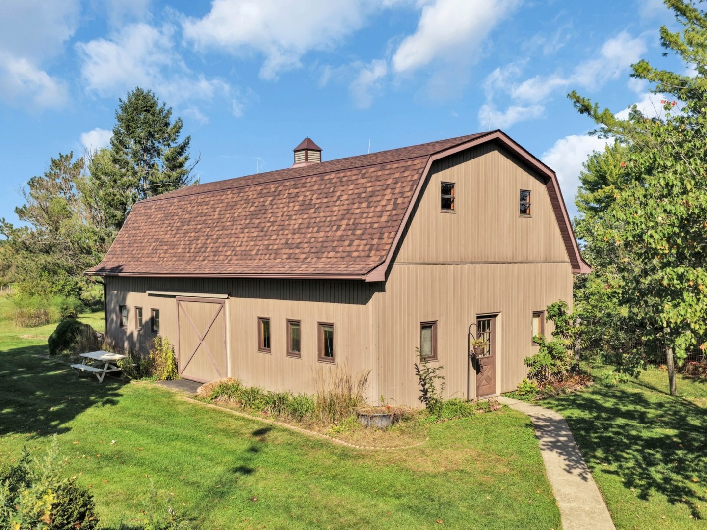 Woodstock, Illinois 60098, United States, 4 Bedrooms Bedrooms, ,3 BathroomsBathrooms,Residential,Active,225572