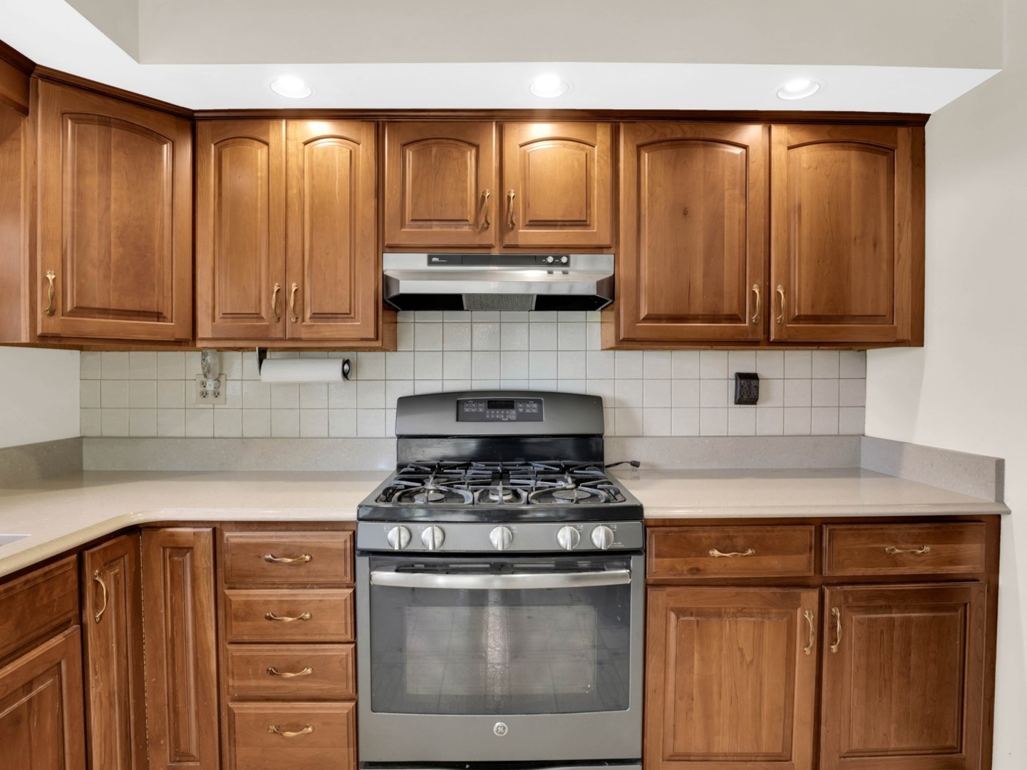 Woodstock, Illinois 60098, United States, 4 Bedrooms Bedrooms, ,3 BathroomsBathrooms,Residential,Active,225572