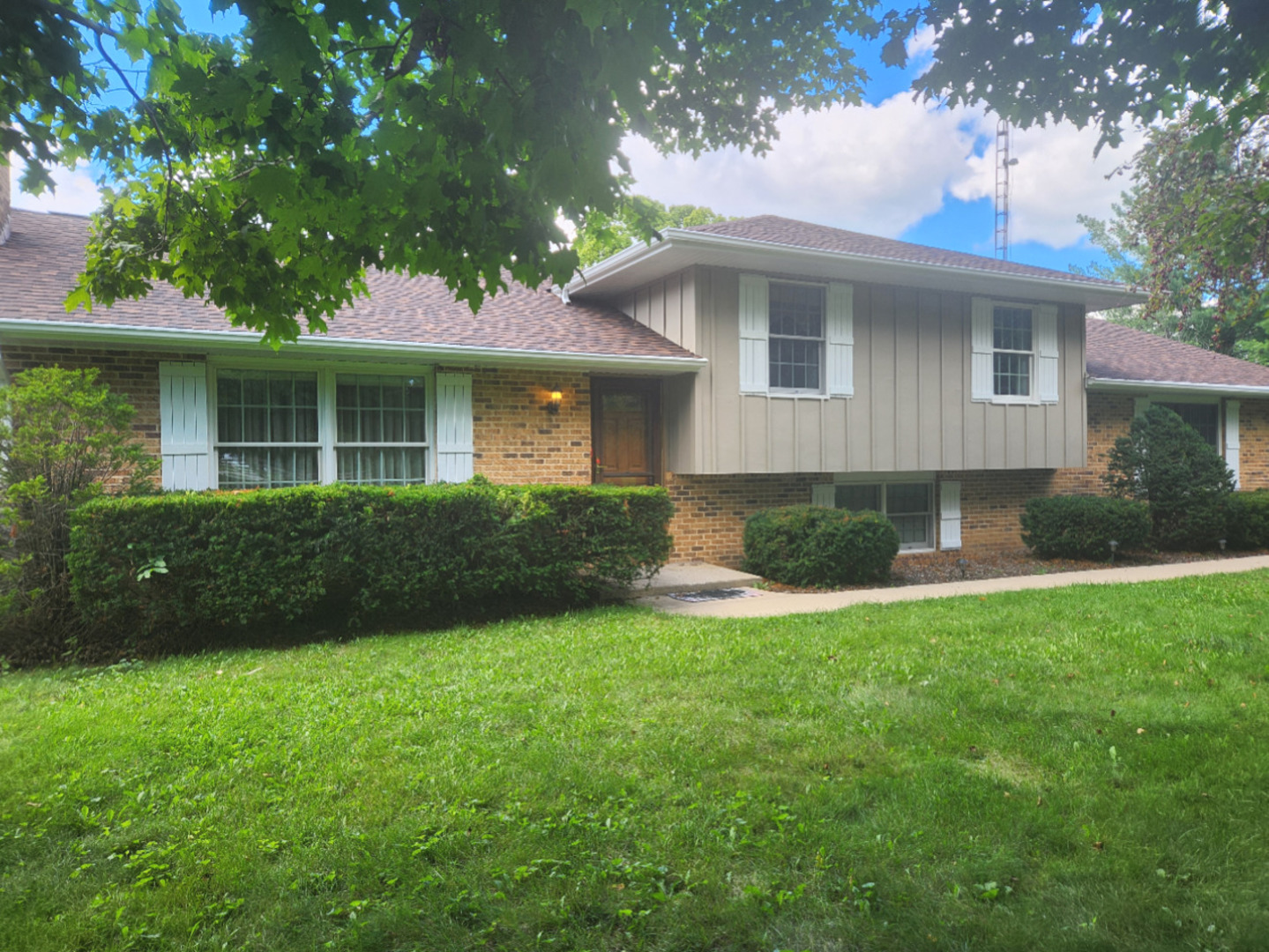 Woodstock, Illinois 60098, United States, 4 Bedrooms Bedrooms, ,3 BathroomsBathrooms,Residential,Active,225572