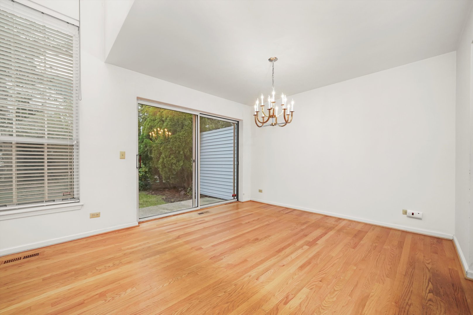 114 Woodbury Lane