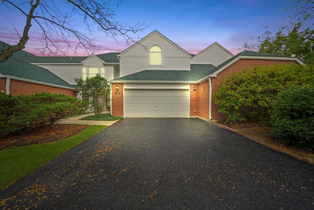 Photo for 114 Woodbury Lane, Lake Bluff, IL 60044 (MLS # 12495914)