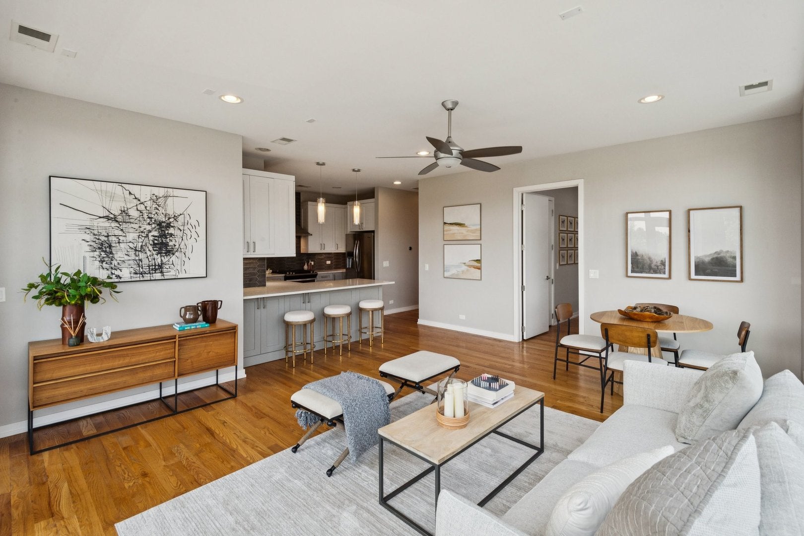 5 N Oakley Boulevard 308
