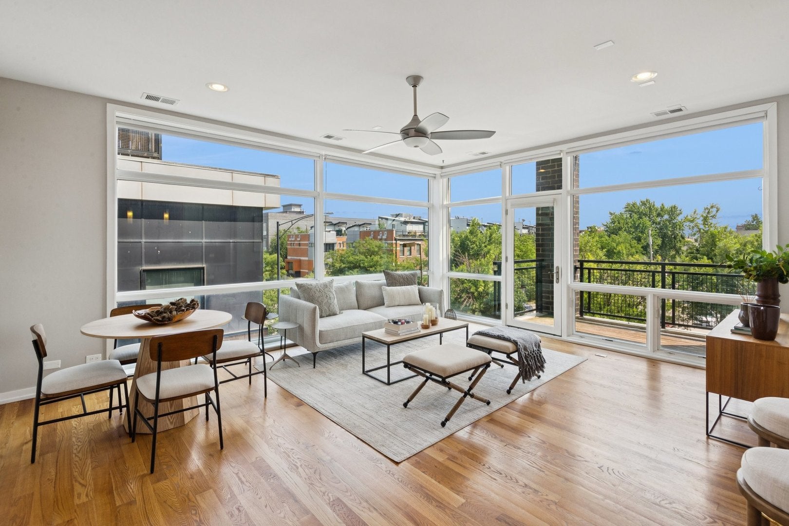 5 N Oakley Boulevard 308