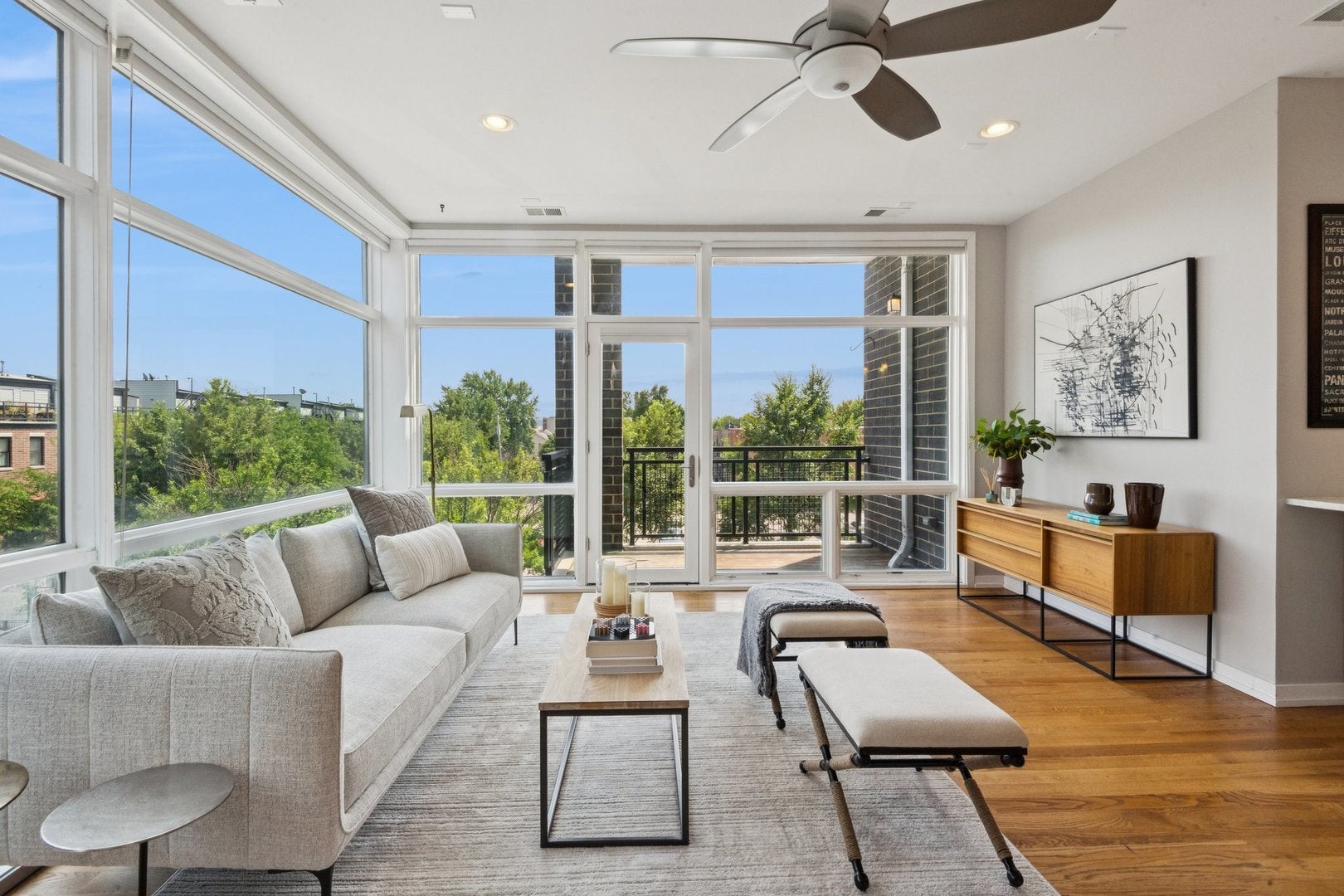 5 N Oakley Boulevard 308