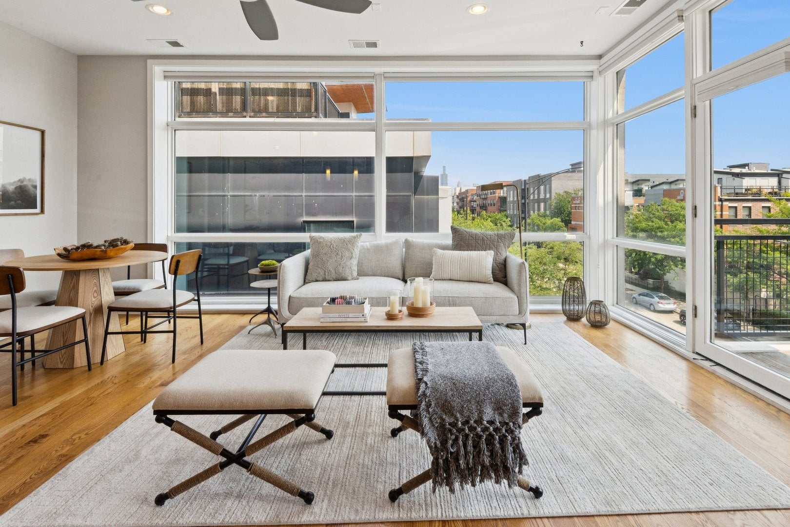 5 N Oakley Boulevard 308