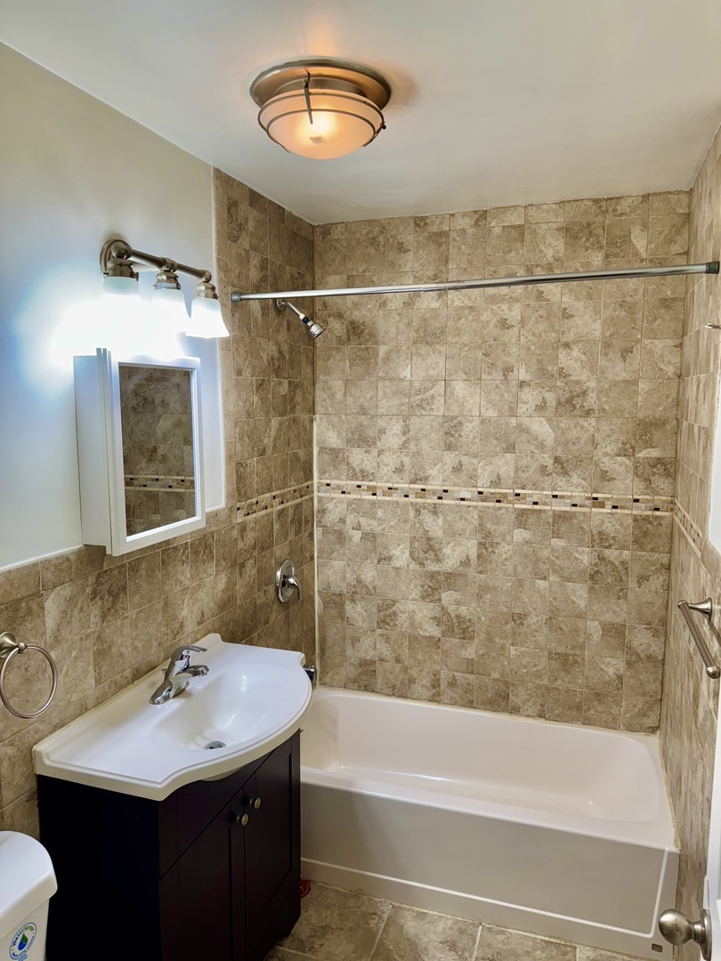 2401 W Balmoral Avenue 3D