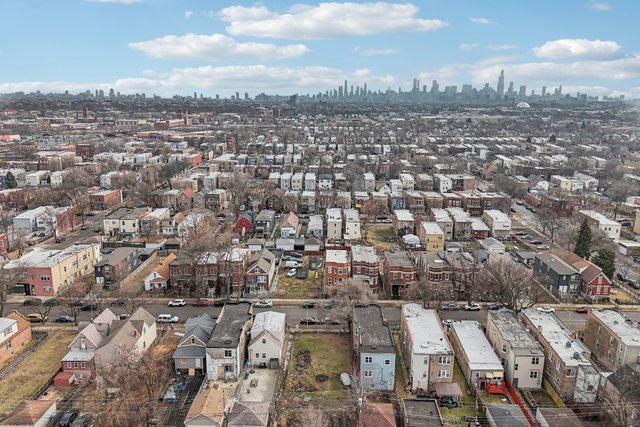 1028 N Hamlin Avenue