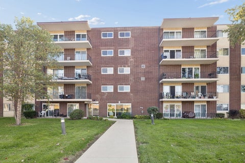 Photo of 5300 Walnut Avenue #10A, Downers Grove, IL 60515 (MLS # 12791074)