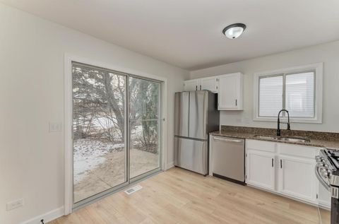 Tiny photo for 2843 Dorothy Drive, Aurora, IL 60504 (MLS # 12557680)