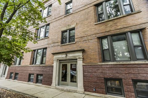 1946 W Newport Avenue 1E Chicago IL 60657