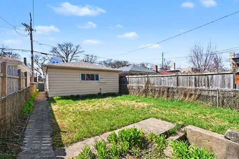 Tiny photo for 4638 N Hamlin Avenue, Chicago, IL 60625 (MLS # 12612300)