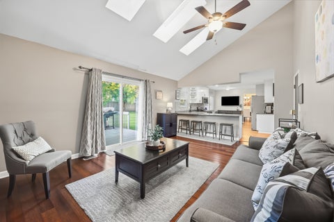 Tiny photo for 21 N Walnut Court, Streamwood, IL 60107 (MLS # 12770263)