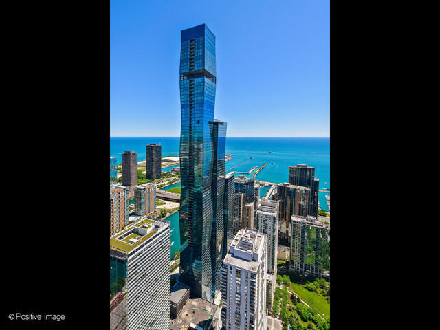 View Chicago, IL 60601 condo