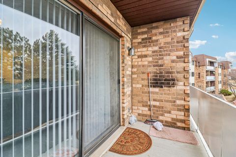 Tiny photo for 3300 N Carriageway Drive #309, Arlington Heights, IL 60004 (MLS # 12576909)