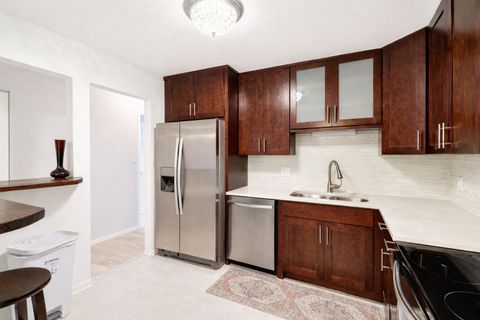 Tiny photo for 3300 N Carriageway Drive #309, Arlington Heights, IL 60004 (MLS # 12576909)