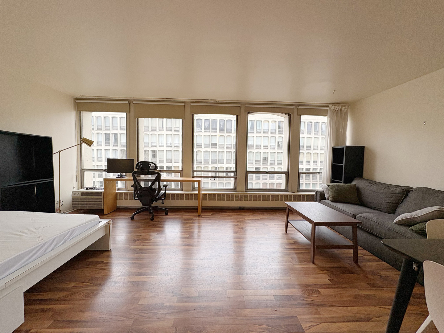 1450 E 55th Place 821S