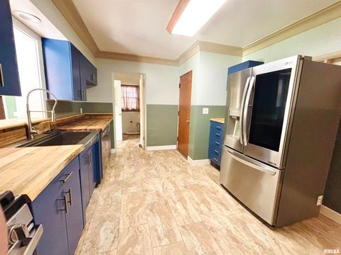 Tiny photo for 702 S DIXON Avenue, Carbondale, IL 62901 (MLS # EB459986)