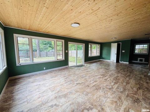 Tiny photo for 702 S DIXON Avenue, Carbondale, IL 62901 (MLS # EB459986)