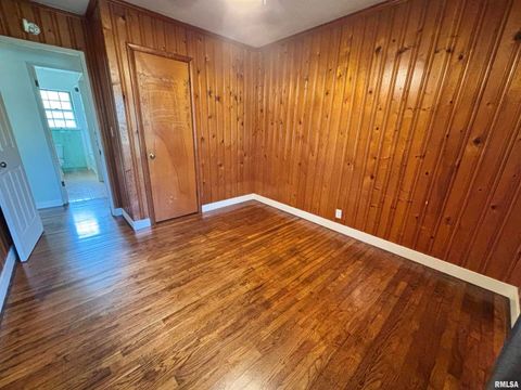 Tiny photo for 702 S DIXON Avenue, Carbondale, IL 62901 (MLS # EB459986)