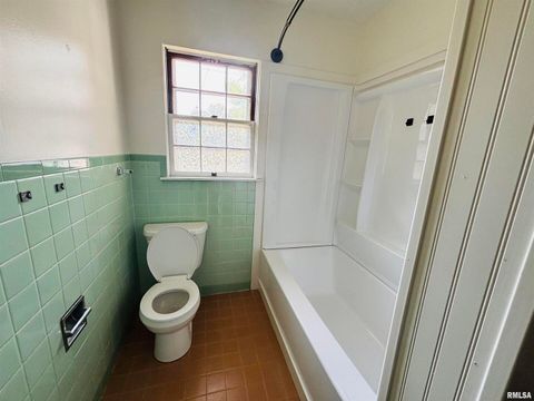 Tiny photo for 702 S DIXON Avenue, Carbondale, IL 62901 (MLS # EB459986)