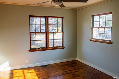 Tiny photo for 702 S DIXON Avenue, Carbondale, IL 62901 (MLS # EB459986)