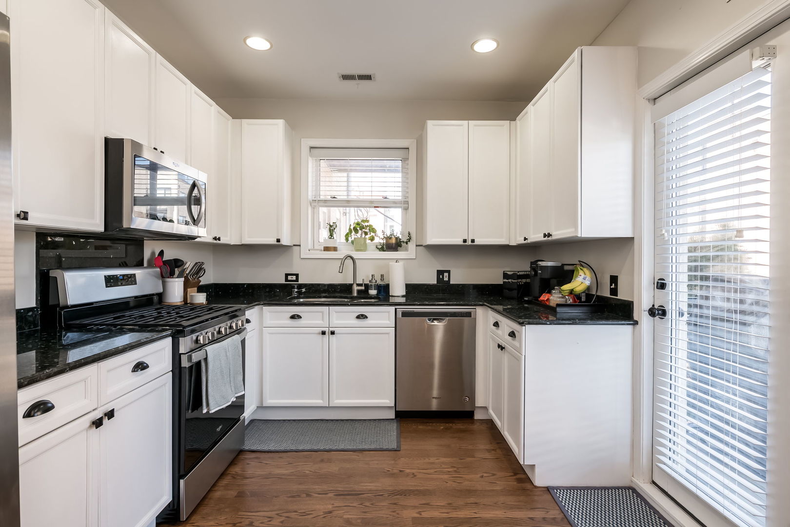 615 N NOBLE Street 2N