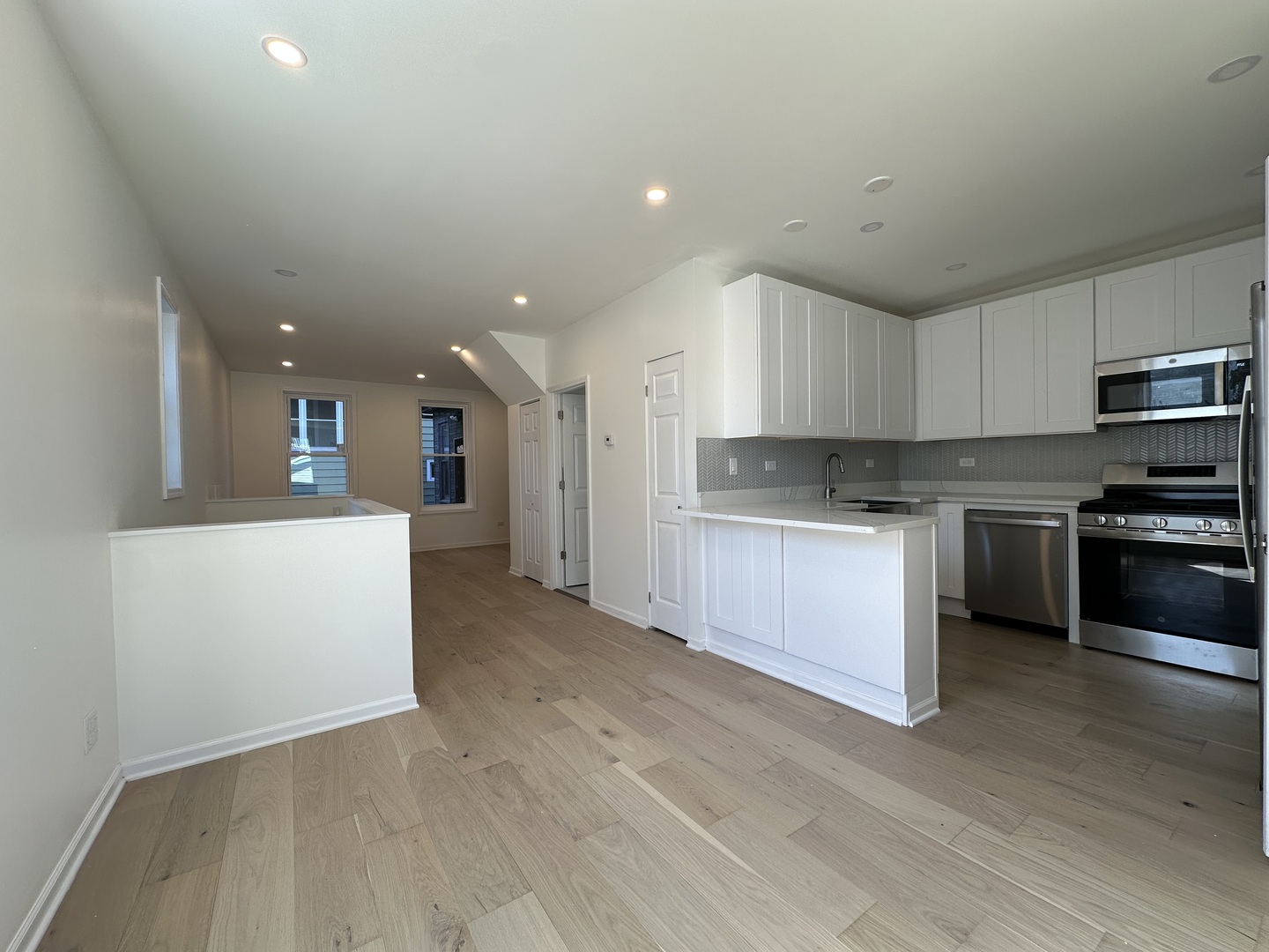 2037 N Damen Avenue CH