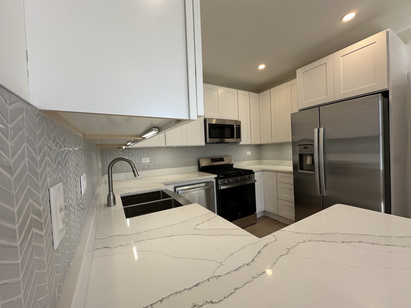 2037 N Damen Avenue CH