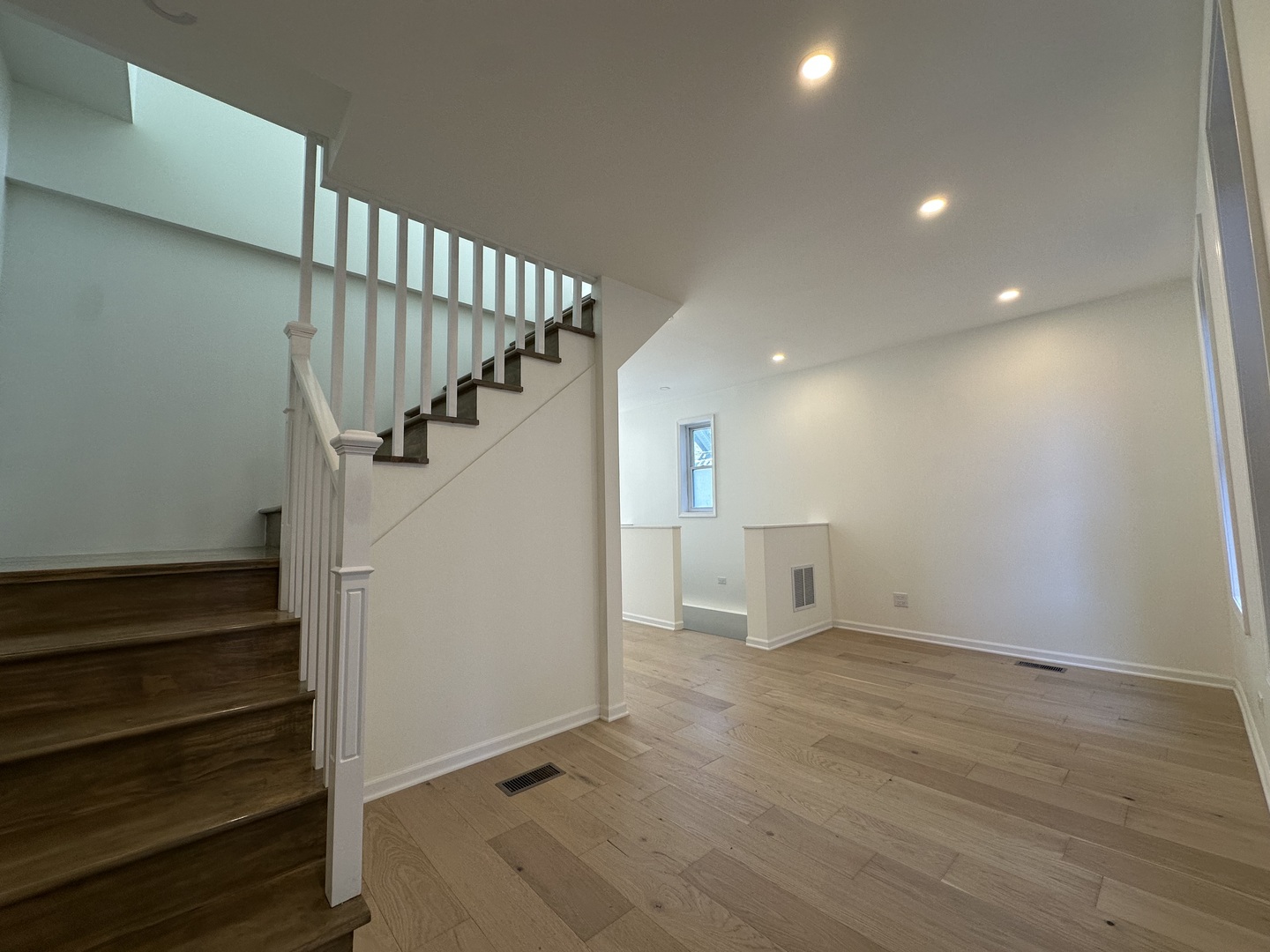 2037 N Damen Avenue CH