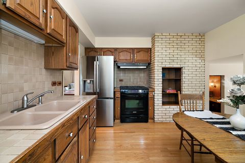 Tiny photo for 1409 E Rosehill Drive, Arlington Heights, IL 60004 (MLS # 12652966)
