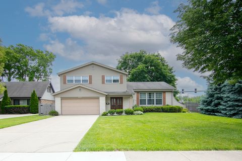 Tiny photo for 1409 E Rosehill Drive, Arlington Heights, IL 60004 (MLS # 12652966)