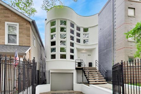 Photo of 1301 N Bosworth Avenue, Chicago, IL 60642 (MLS # 12636894)