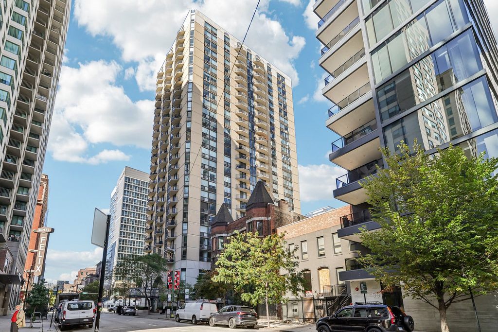 Photo for 70 W Huron Street #2210, Chicago, IL 60654 (MLS # 12498162)