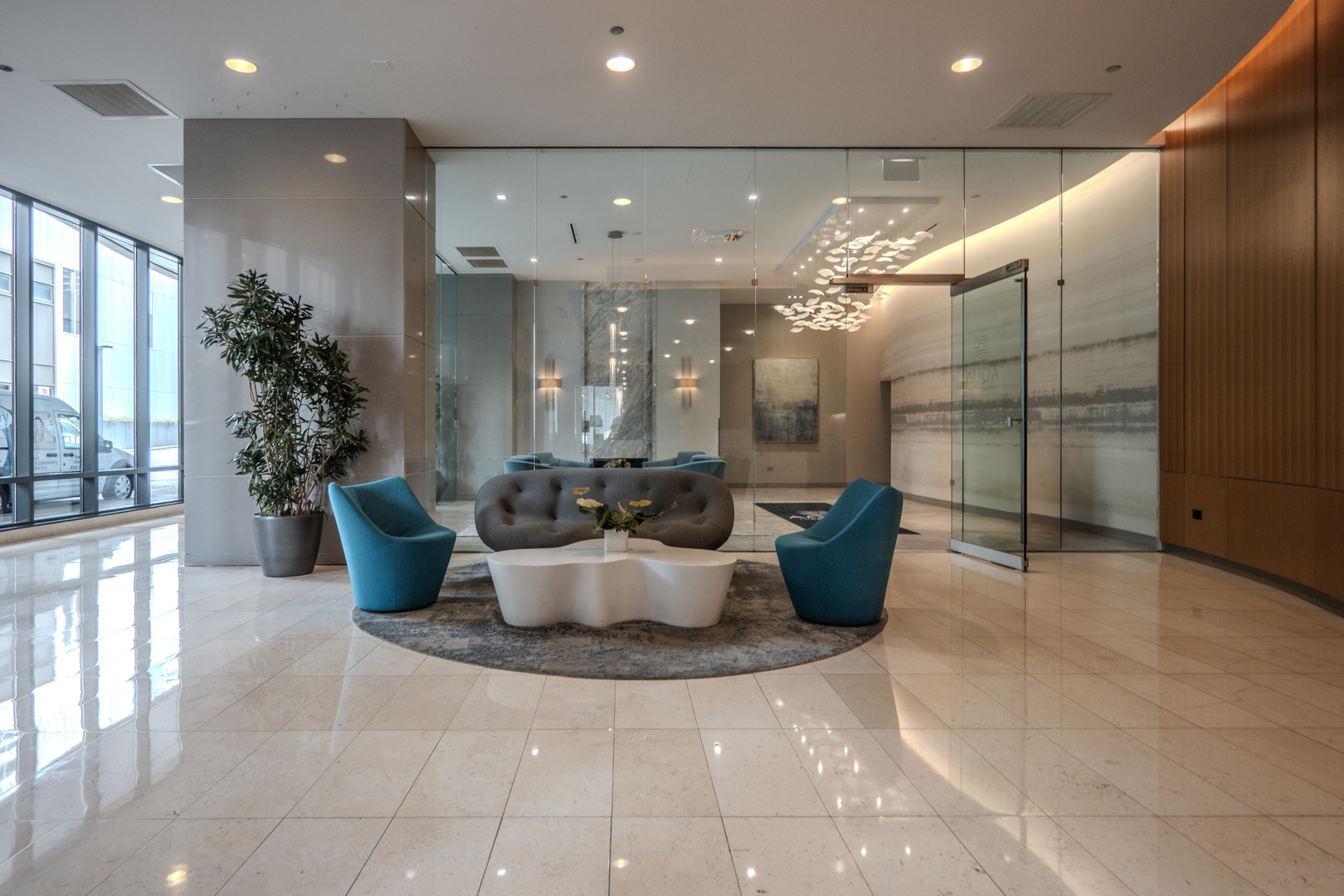 225 N Columbus Drive 5701