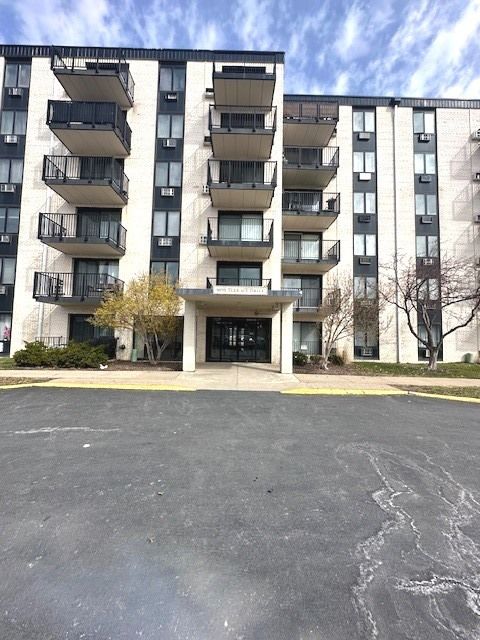 Photo of 9098 W Terrace Drive #3-I, Niles, IL 60714 (MLS # 12600495)