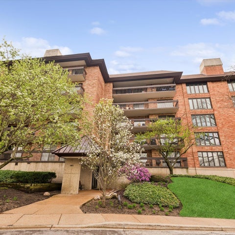 Photo of 3851 Mission Hills Road #303, Northbrook, IL 60062 (MLS # 12771377)