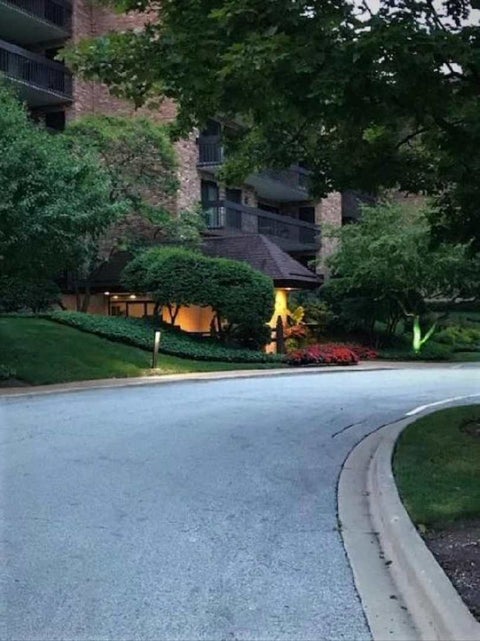 Tiny photo for 3851 Mission Hills Road #303, Northbrook, IL 60062 (MLS # 12771377)