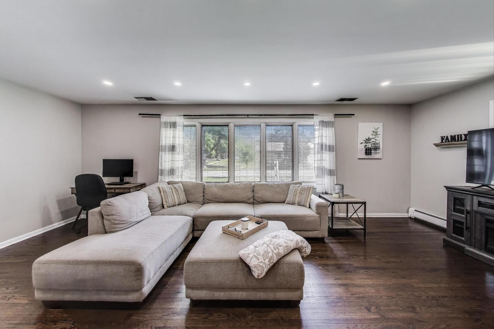 1109 W Pendleton Place