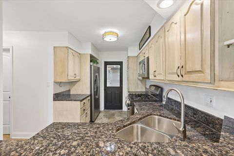 Tiny photo for 116 Cascade Drive, Indian Head Park, IL 60525 (MLS # 12623214)