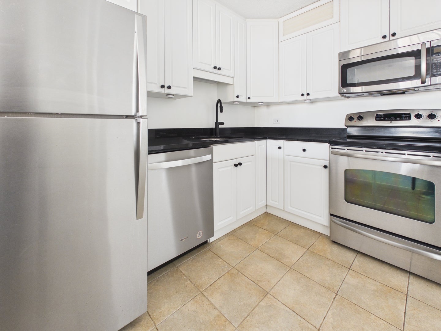 10 E ONTARIO Street 4205