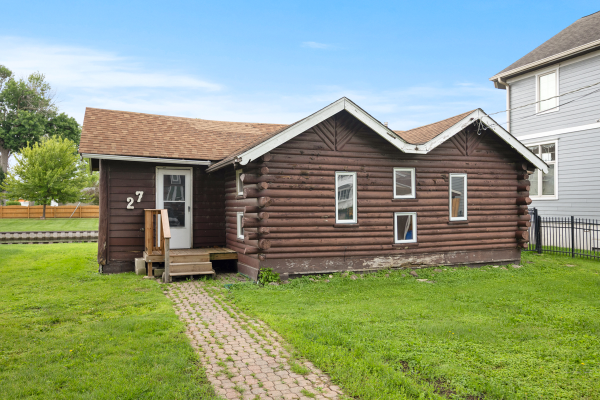 27 Atwater Parkway