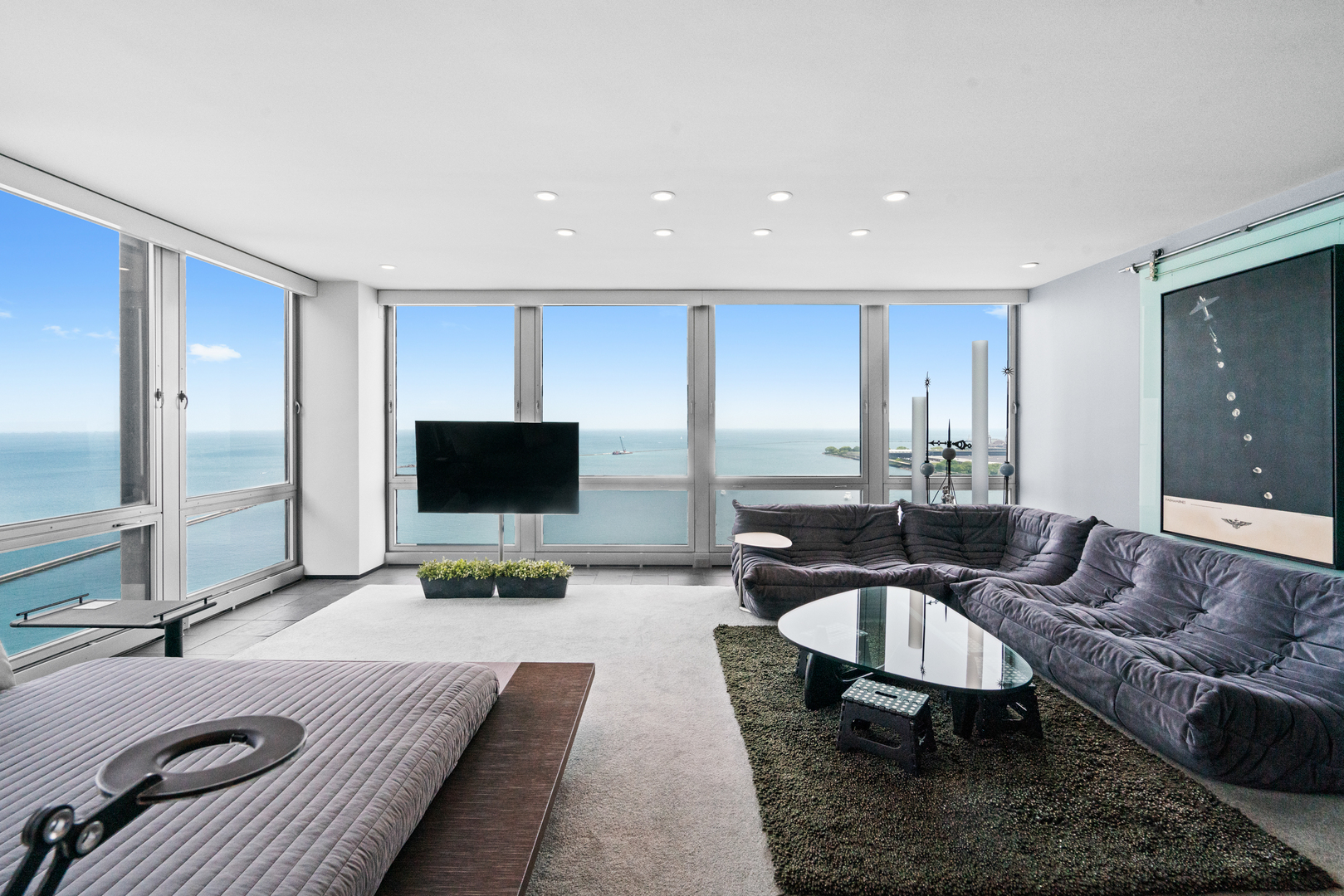 880 N Lake Shore Drive 19A