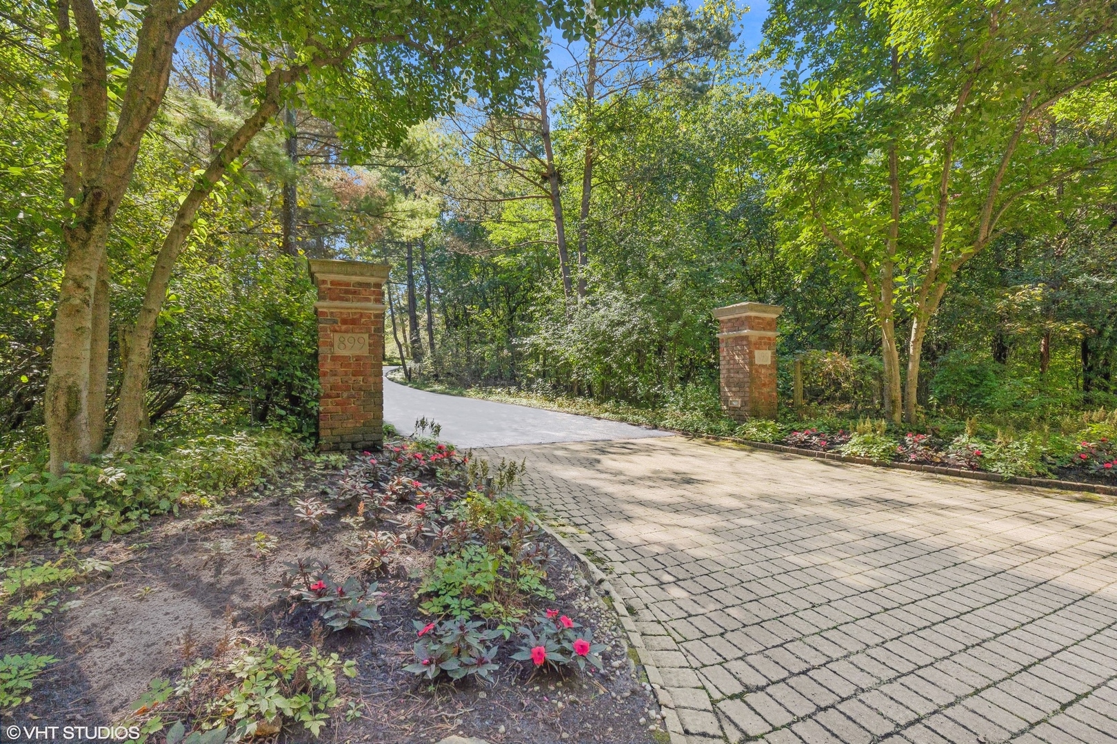 899 E Ringwood Road S