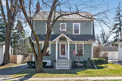 Photo of 323 Hawthorne Boulevard, Glen Ellyn, IL 60137 (MLS # 12589854)