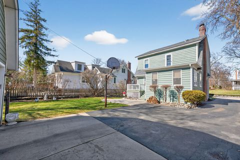 Tiny photo for 323 Hawthorne Boulevard, Glen Ellyn, IL 60137 (MLS # 12589854)