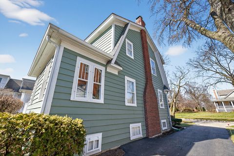 Tiny photo for 323 Hawthorne Boulevard, Glen Ellyn, IL 60137 (MLS # 12589854)