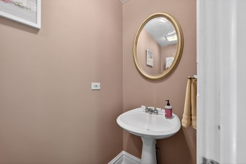 Tiny photo for 323 Hawthorne Boulevard, Glen Ellyn, IL 60137 (MLS # 12589854)