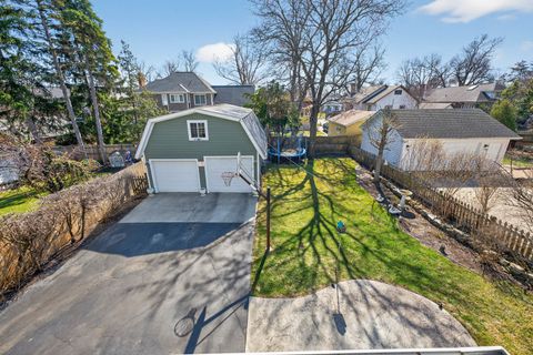 Tiny photo for 323 Hawthorne Boulevard, Glen Ellyn, IL 60137 (MLS # 12589854)