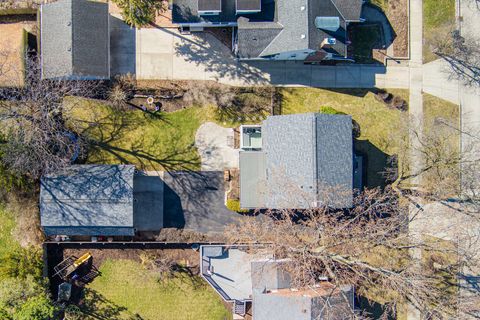 Tiny photo for 323 Hawthorne Boulevard, Glen Ellyn, IL 60137 (MLS # 12589854)