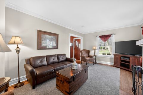 Tiny photo for 323 Hawthorne Boulevard, Glen Ellyn, IL 60137 (MLS # 12589854)